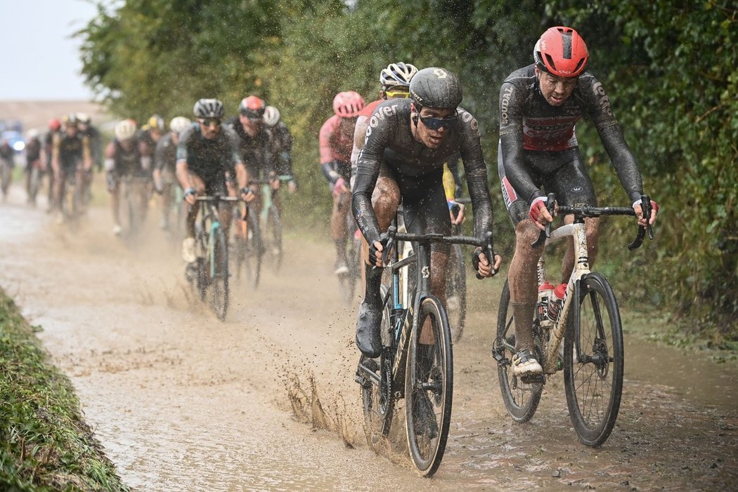 Jasha Sütterlin v extrémním vydání legendárního závodu Paříž - Roubaix