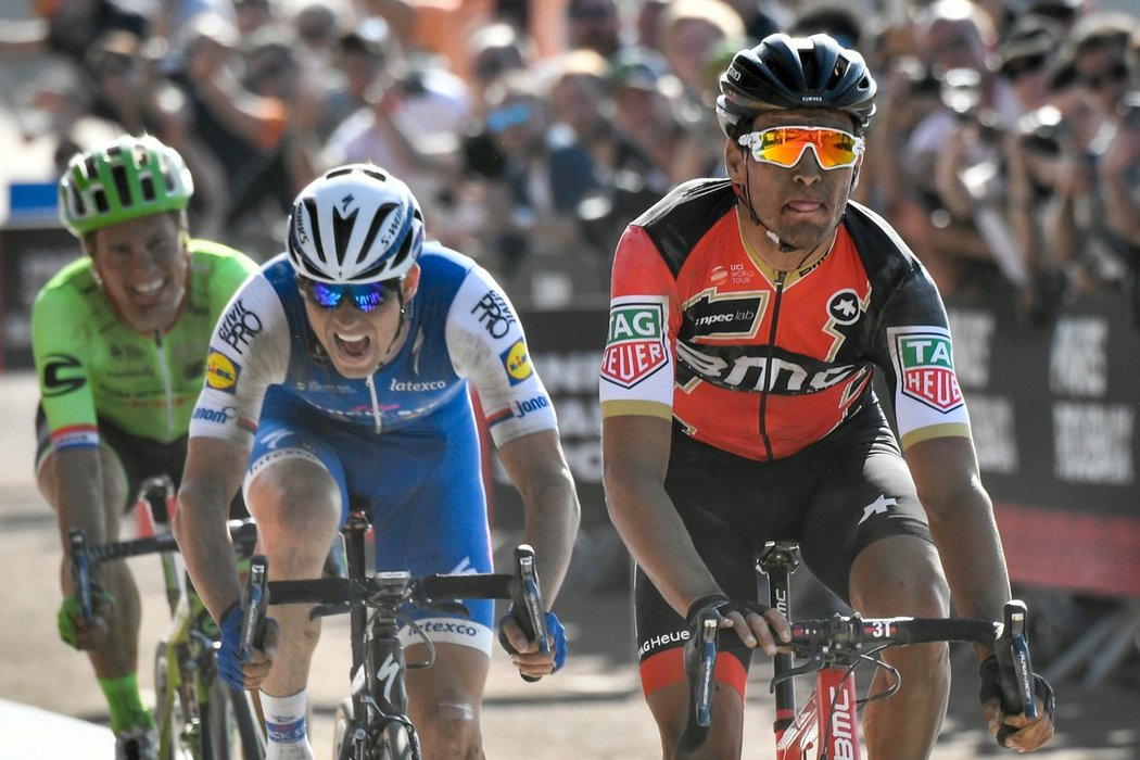 Zdeněk Štybar marně finišuje kousek za Gregem van Avermaetem