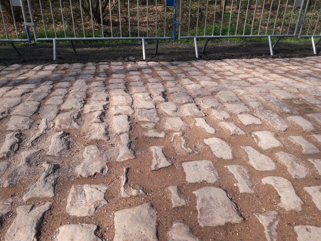 Závod Paříž-Rubaix chystá cyklistům pořádnou prověrku.