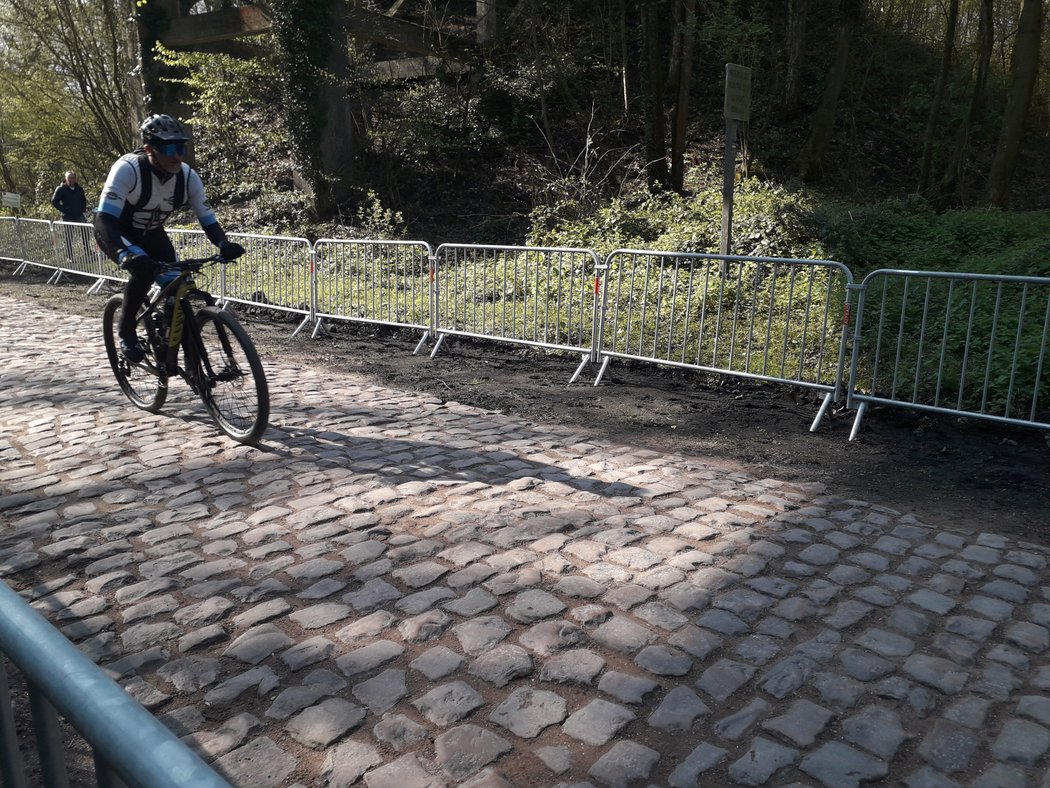 Závod Paříž-Rubaix chystá cyklistům pořádnou prověrku.