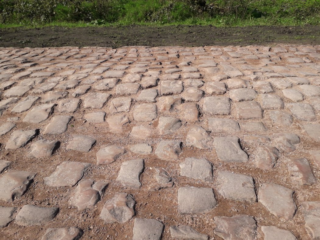 Závod Paříž-Rubaix chystá cyklistům pořádnou prověrku.