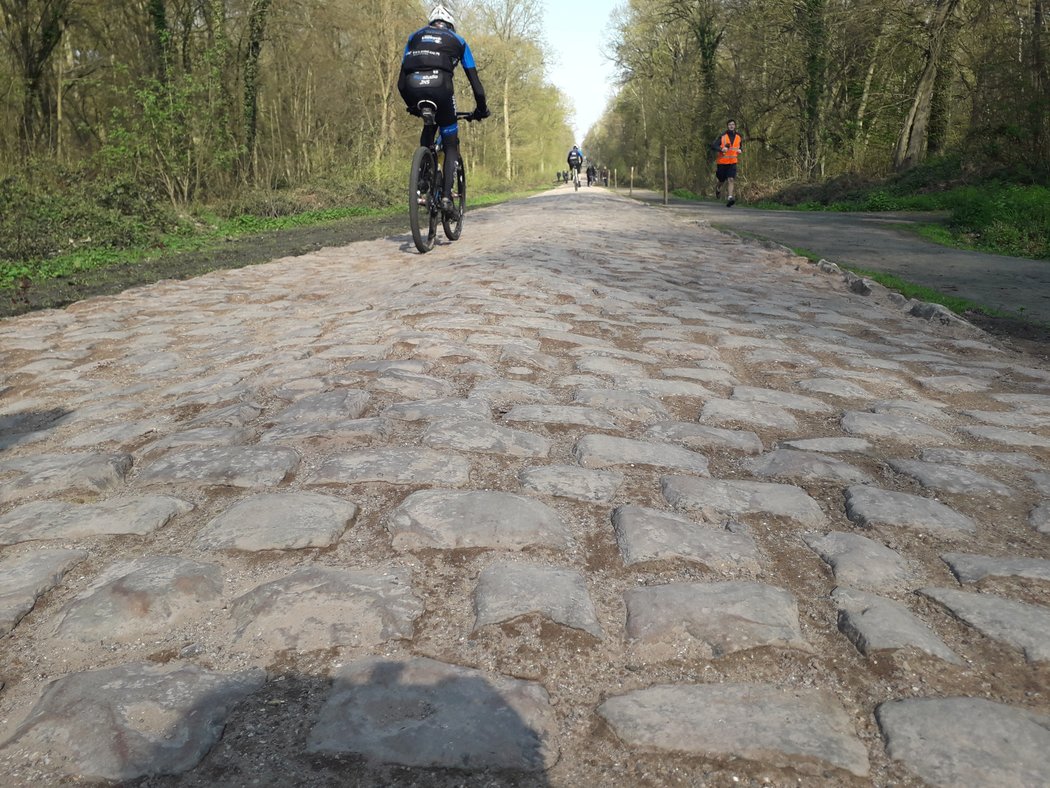 Závod Paříž-Rubaix chystá cyklistům pořádnou prověrku.