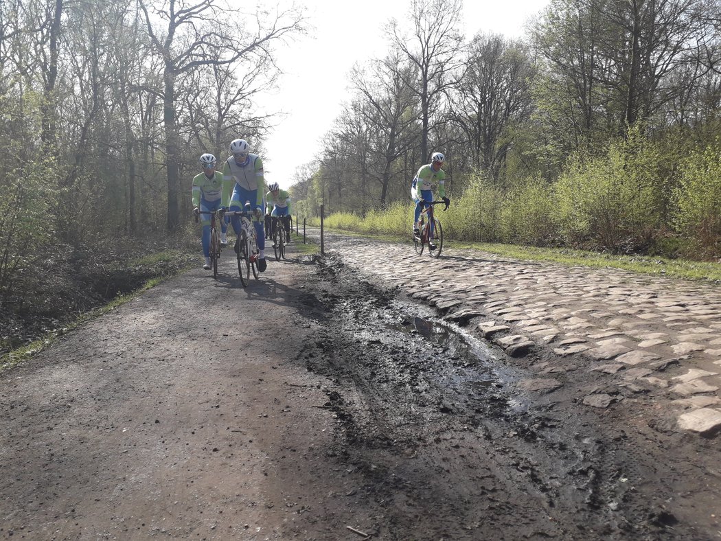 Závod Paříž-Rubaix chystá cyklistům pořádnou prověrku.