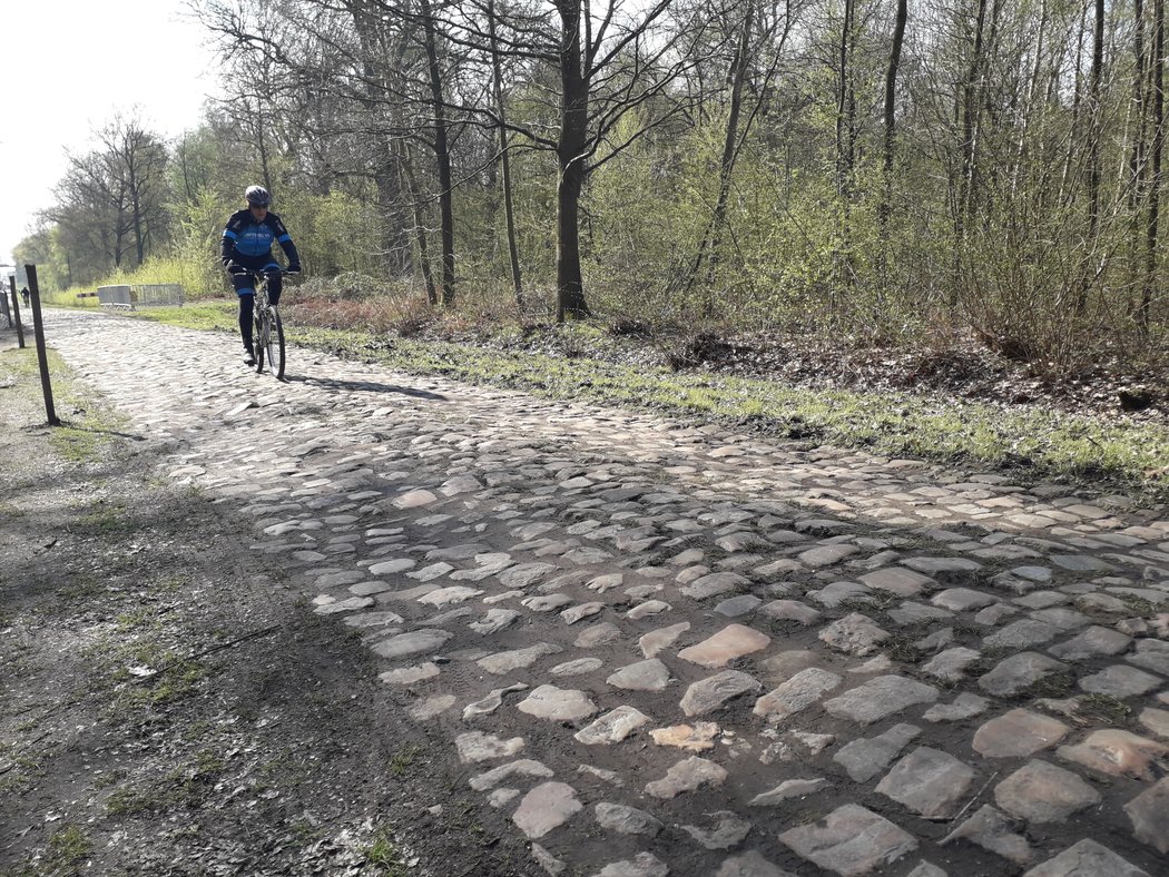 Závod Paříž-Rubaix chystá cyklistům pořádnou prověrku.