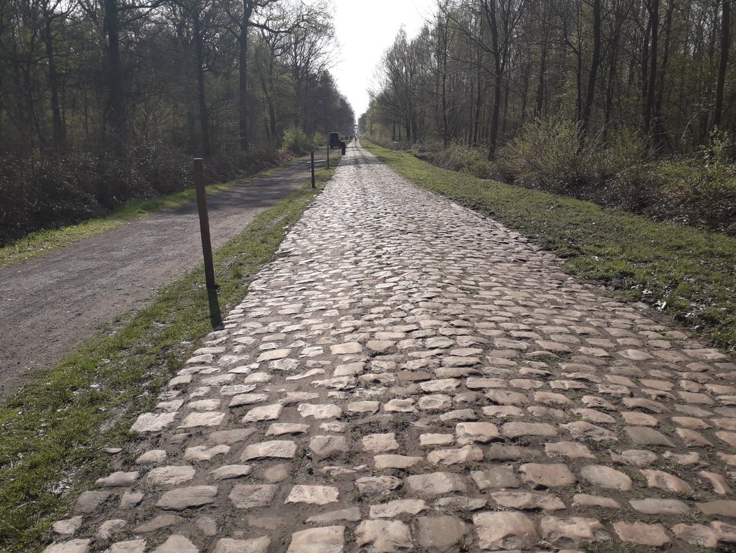 Závod Paříž-Rubaix chystá cyklistům pořádnou prověrku.