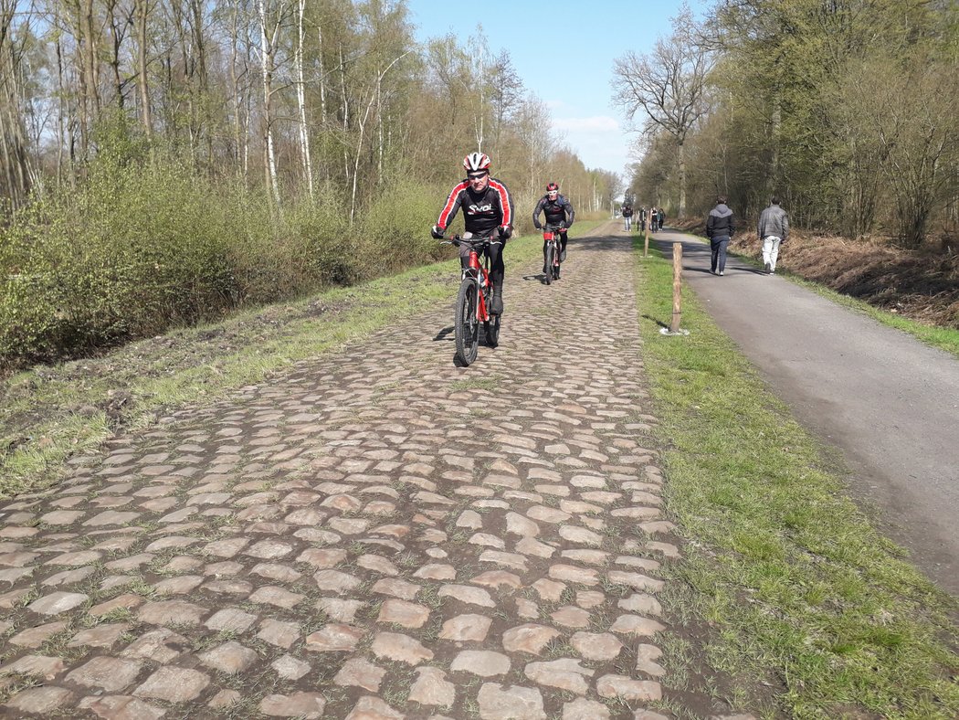 Závod Paříž-Rubaix chystá cyklistům pořádnou prověrku.