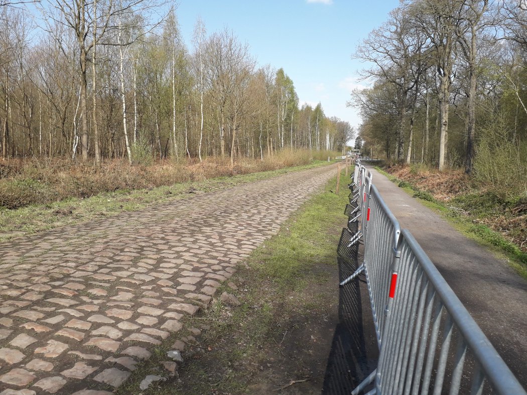 Závod Paříž-Rubaix chystá cyklistům pořádnou prověrku.