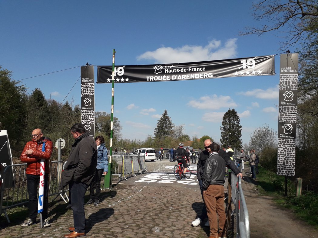 Závod Paříž-Rubaix chystá cyklistům pořádnou prověrku.