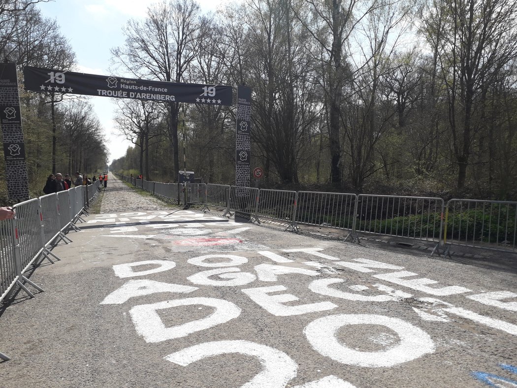 Závod Paříž-Rubaix chystá cyklistům pořádnou prověrku.