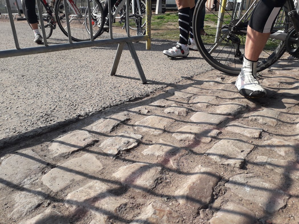 Závod Paříž-Rubaix chystá cyklistům pořádnou prověrku.