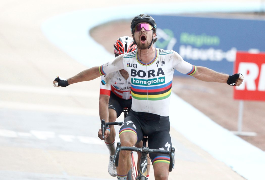 Peter Sagan se raduje z dalšího velkého úspěchu