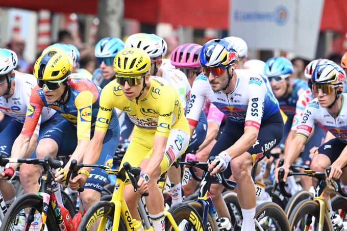 Jedna rodina vládne všem. Proč jsou cyklisté na Tour proti hvězdám jiných sportů chudí? Jedna rodina vládne všem. Proč jsou cyklisté na Tour proti hvězdám jiných sportů chudí?