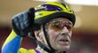 Francouzský cyklistický nadšenec Robert Marchand ve 102 letech ujel za hodinu téměř 27 kilometrů