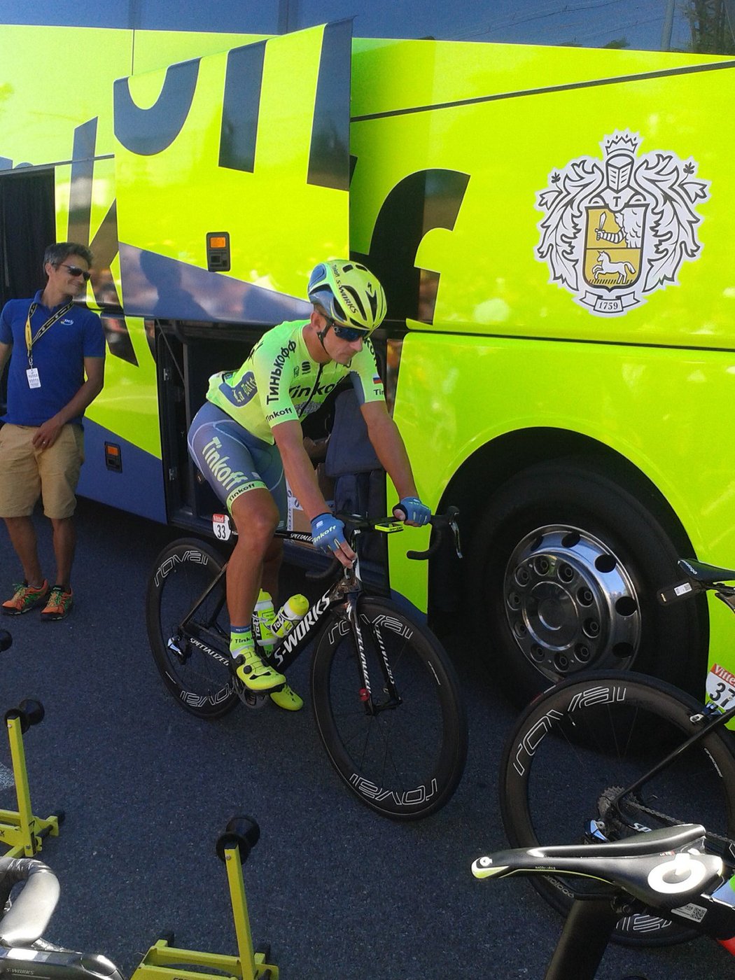 Roman Kreuziger v paddocku své stáje Tinkoff při letošní Tour de France