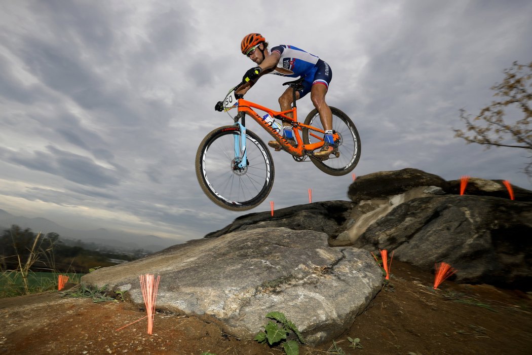 V předposledním kole musel Peter Sagan po technických potížích odstoupit úplně