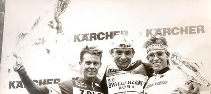 Na stupních vítězů. Snímek je z roku 1990, kdy Šimůnek vyhrál závod Superprestige v Římě