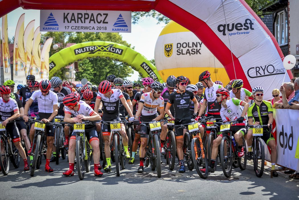 Jedinečný závod vyhnal cyklisty na samý vrchol Sněžky