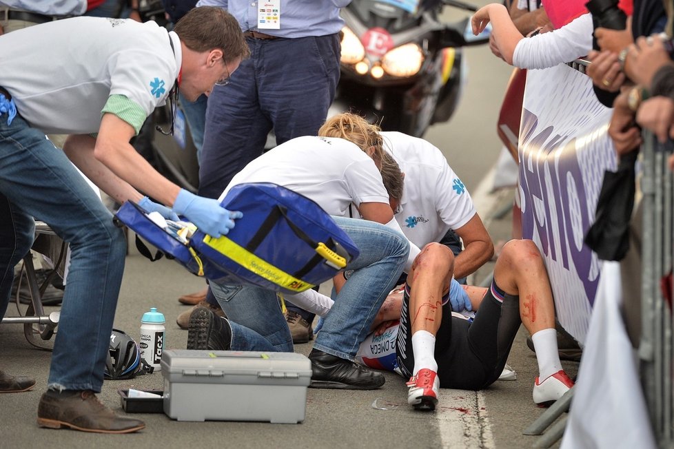 Před závěrem 4. etapy Eneco Tour Štybar ošklivě upadl