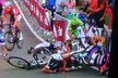 Hromadný pád měl za následek vážné zranění českého cyklisty