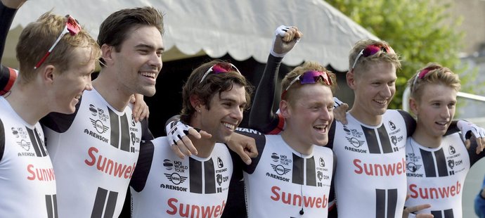 Nizozemský tým Sunweb slaví triumf v týmové časovce na mistrovství světa v silniční cyklistice