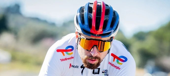 Peter Sagan působí v novém týmu TotalEnergies ve druhé divizi