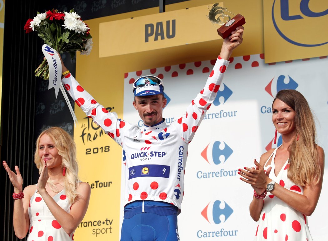 Držitel puntíkovaného trikotu Francouz Julian Alaphilippe