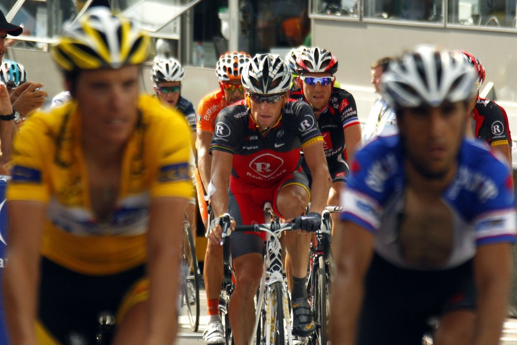 Armstrong při výstupu během vrchařské prémie na Tour de France