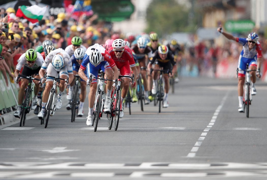 Finiš 18. etapy Tour, v němž byl nejrychlejší Francouz Arnaud Demare