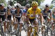 Fabian Cancellara (uprostřed) po dnešní etapě přišel o žlutý trikot