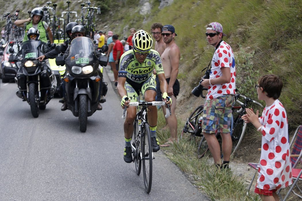 Alberto Contador v 17, etapě Tour, kde na lídra Chrise Frooma nabral další ztrátu