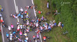 Krátce před cílem úvodní etapy Tour de France došlo k hromadnému pádu