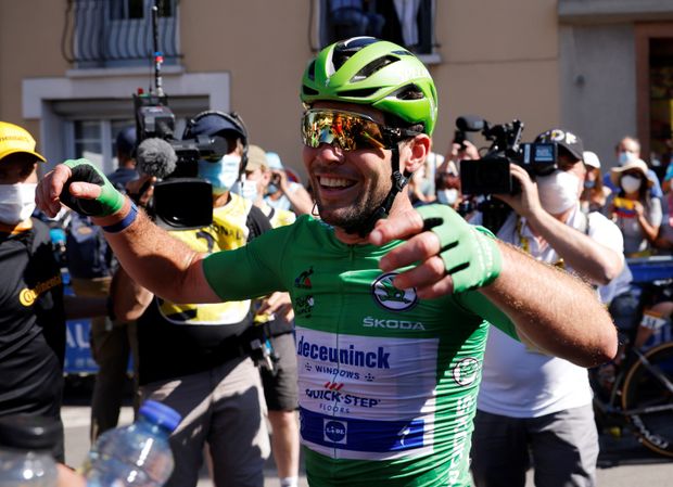 Dojatý britský cyklista Mark Cavendish po vítězství ve 13. etapě Tour de France Dojatý britský cyklista Mark Cavendish po vítězství ve 13. etapě Tour de France