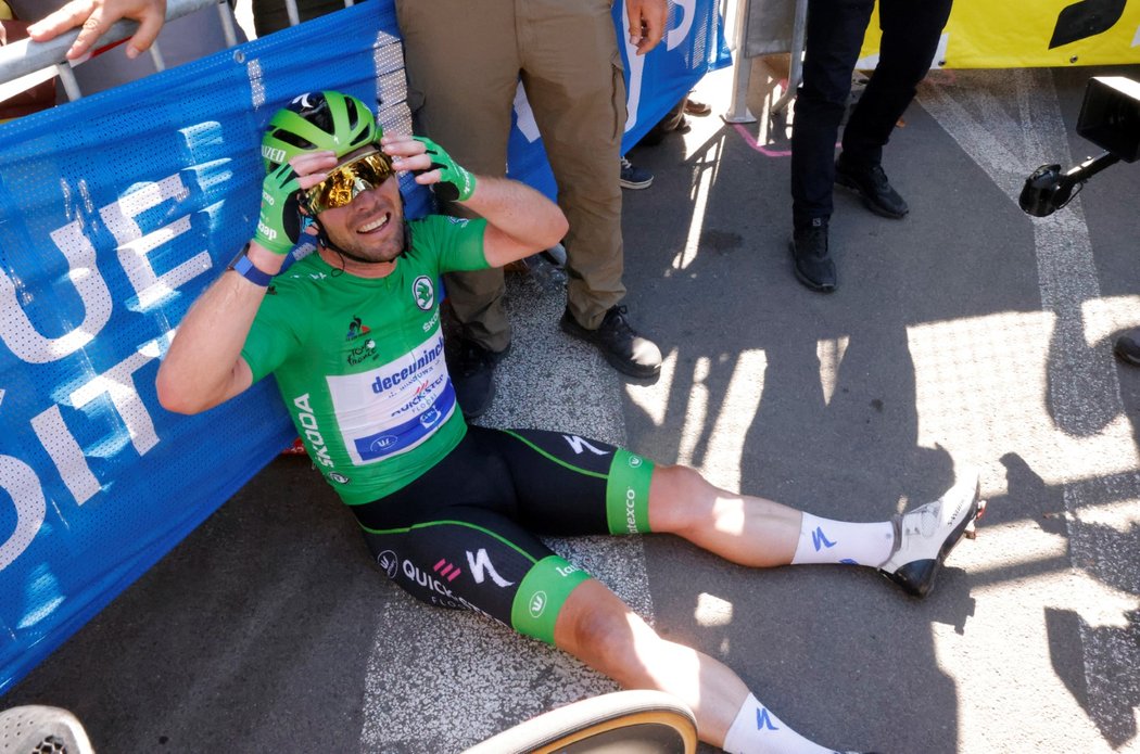 Vyčerpaný ale šťastný Mark Cavendish po vítězství ve 13. etapě Tour de France