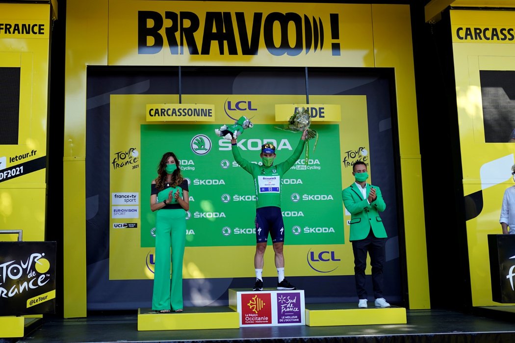 Majitel zeleného dresu Mark Cavendish slaví po triumfu ve 13. etapě Tour de France