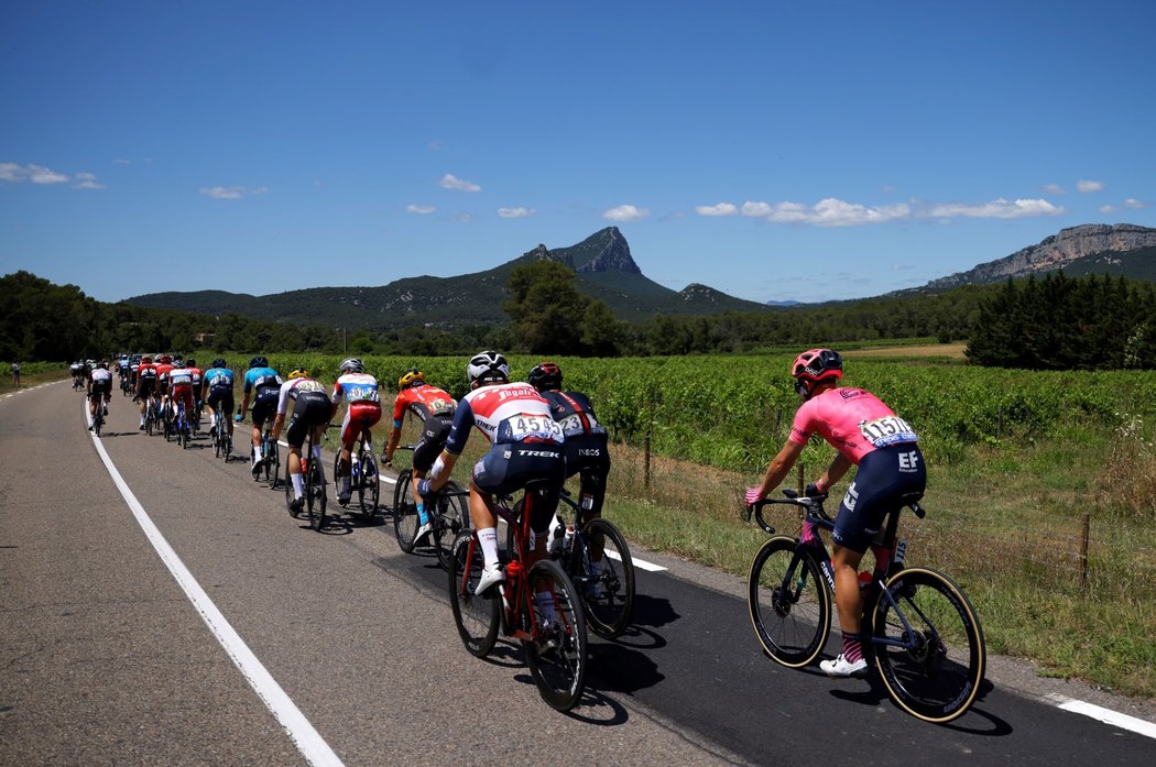 Skoro 220 kilometrů museli cyklisté ujet během 13. etapy Tour de France z Nimes do Carcassonne