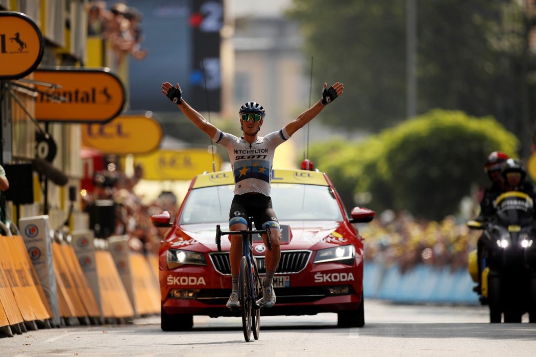 Italský cyklista Matteo Trentin ovládl 17. etapu Tour de France s náskokem 37 vteřin na druhého Kaspera Asgreena