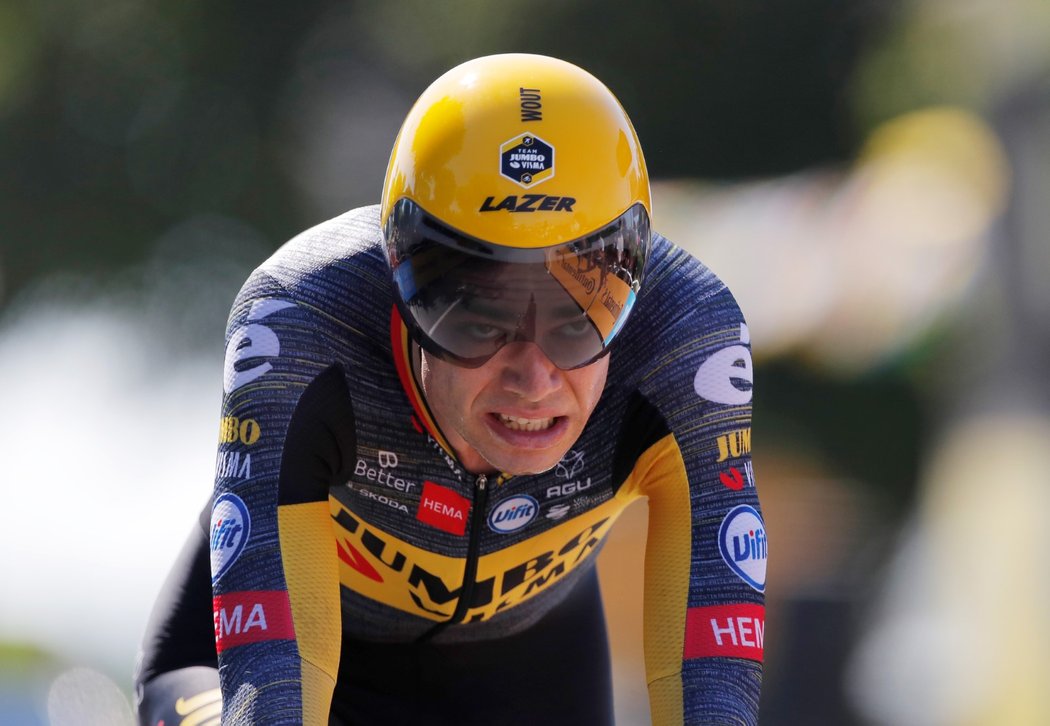 Wout van Aert dojíždí do cíle časovky na Tour de France