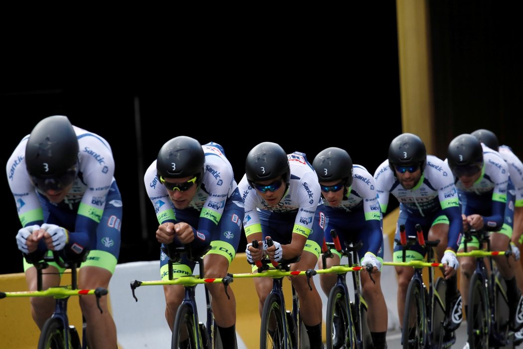 Jezdci z Wanty-Gobert Cycling Team během 2. etapy Tour de France