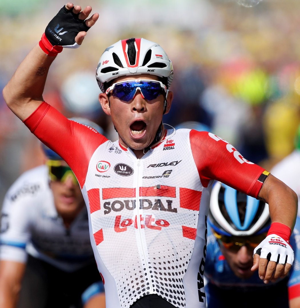 Australan Caleb Ewan se raduje z vítězství v 16. etapě Tour de France