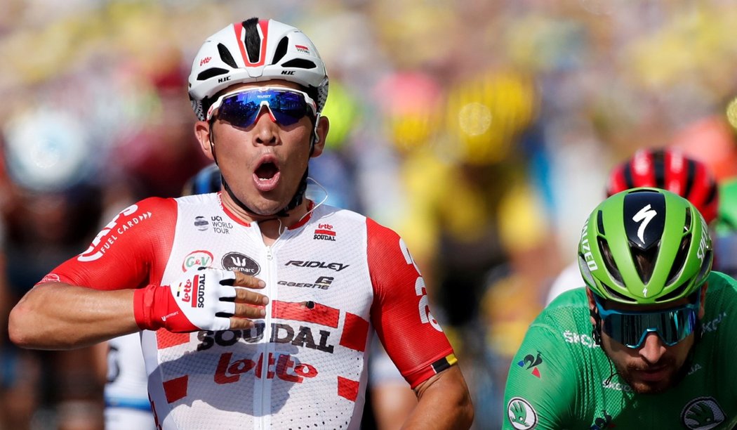 Australský cyklista Caleb Ewan dorazil do cíle 16. etapy Tour de France jako první