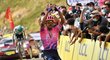 Kolumbijec Daniel Felipe Martínez slaví vítězství ve 13. etapě Tour de France