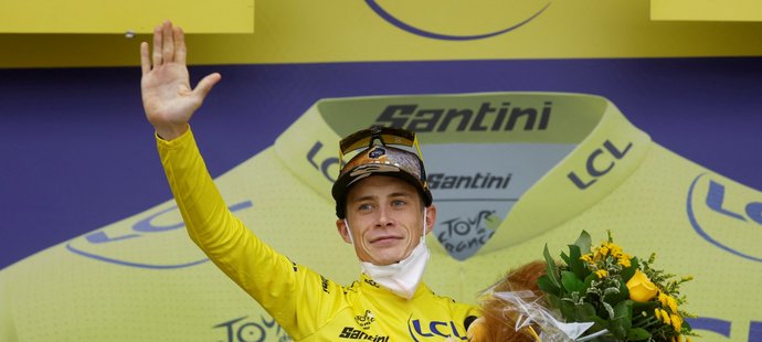 Jonas Vingegaard v závěru 11. etapy odpáral Tadeje Pogačara a vysvlékl ho ze žlutého trikotu