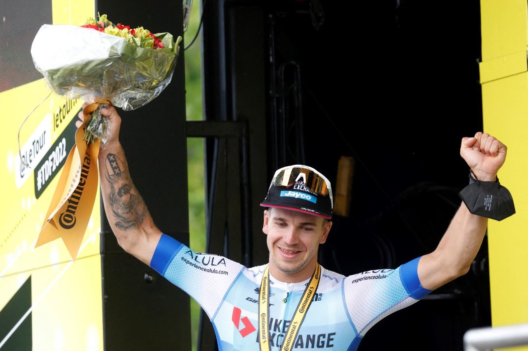 Nizozemec Dylan Groenewegen slaví výhru ve třetí etapě Tour de France