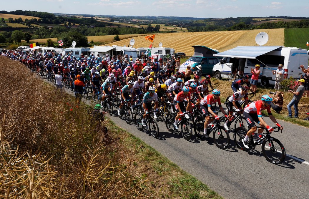 Hromadný start na úvod 4. etapy Tour de France