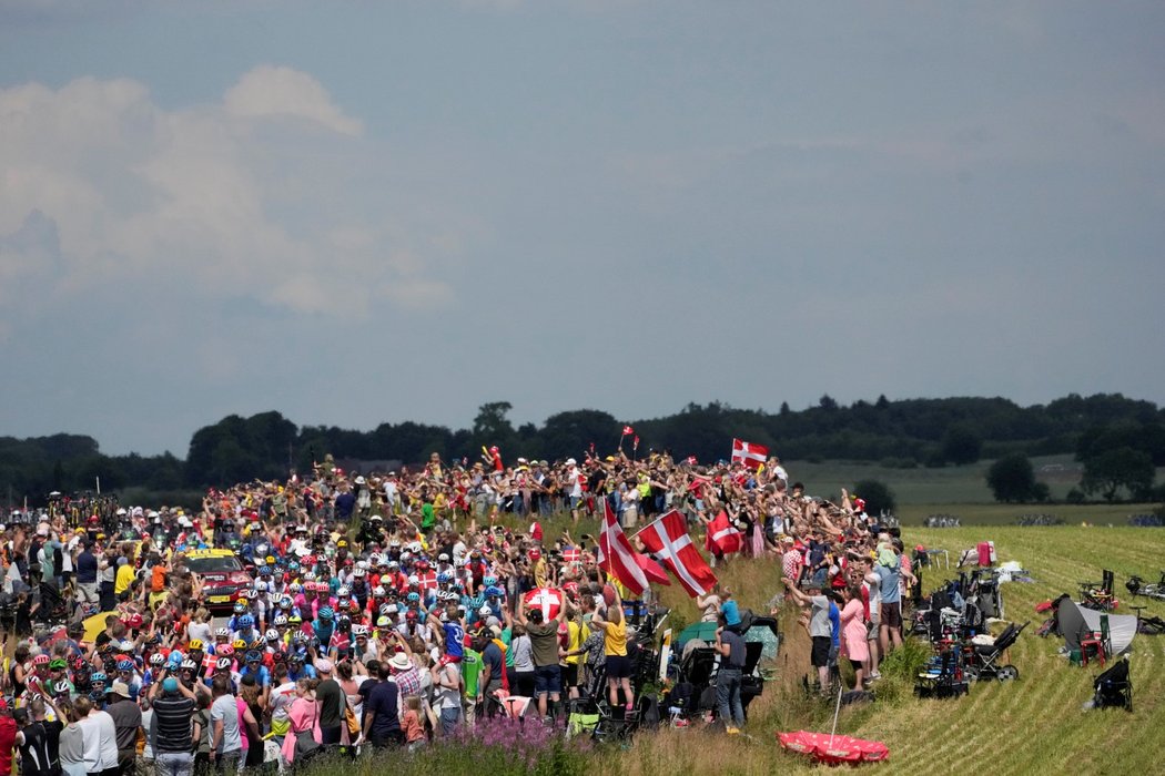 Na úvodní tři etapy Tour de France zavítaly v Dánsku k tratím statisíce fanoušků