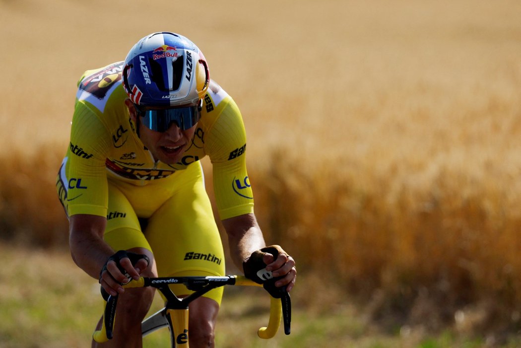 Dosavadní lídr Tour de France Wout van Aert během 4. etapy, kterou vyhrál