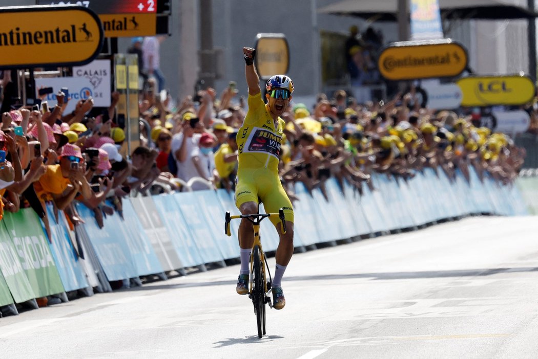 Belgičan Wout van Aert si vítězstvím ve 4. etapě Tour de France upevnil celkové vedení