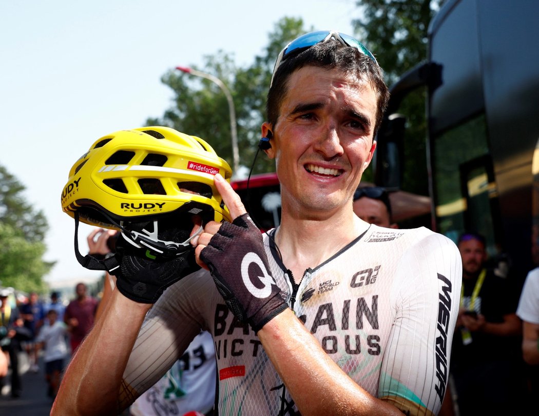 #RideForGino. S tímto hashtagem na helmě jezdí Španěl Pello Bilbao závody na Tour de France. Odkazují na zesnulého kamaráda Gina Mäderu, jehož jménem pomáhá životnímu prostředí