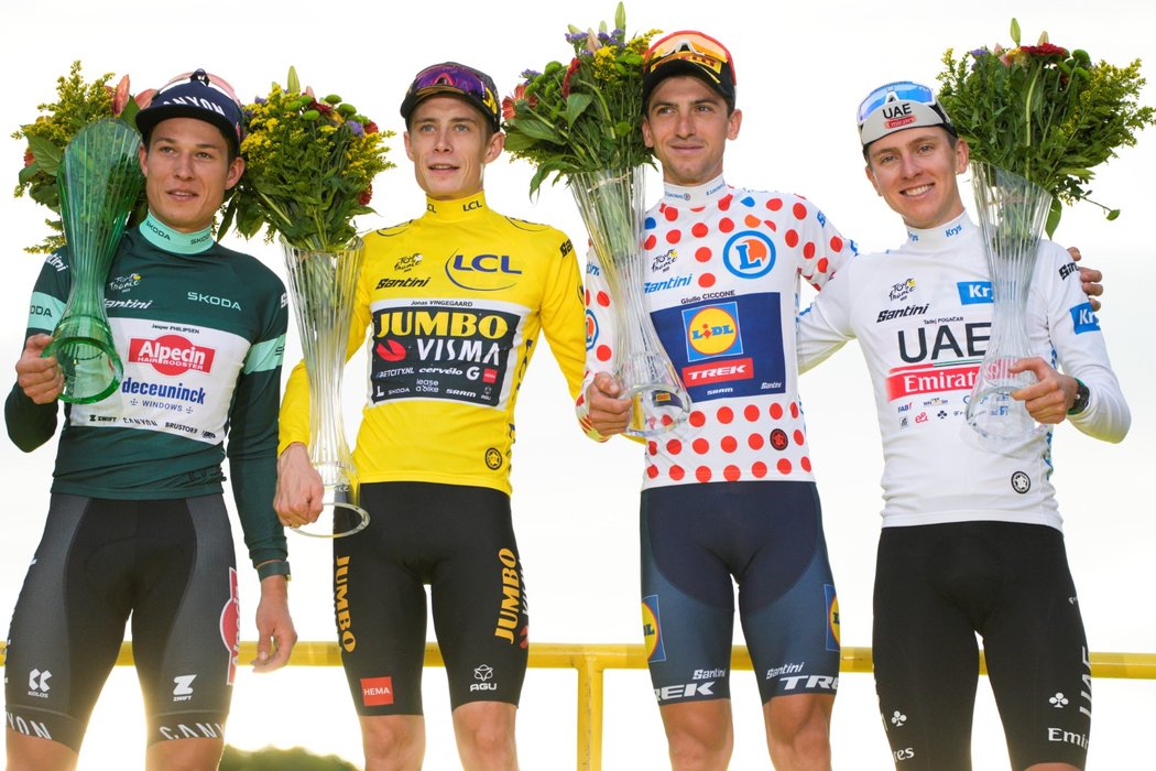 Vítězové Tour de France (zleva) Jasper Philipsen, Jonas Vingegaard, Giulio Ciccone a Tadej Pogačar