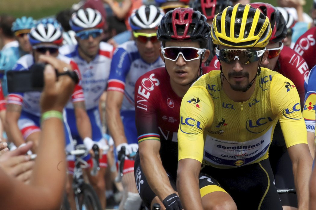 Žlutý dres pro lídra závodu poveze v desáte etapě Tour opět Francouz Julian Alaphilippe